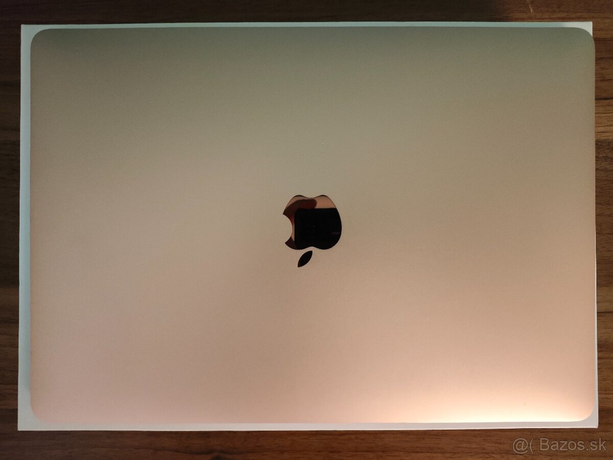 MacBook Air 2020 | i7 • 8GB • 256GB SSD - 6