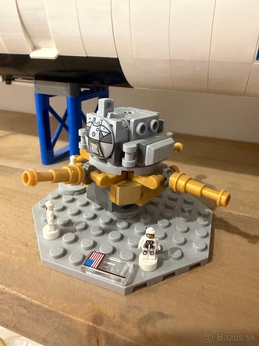 Lego 92176- Nasa Apollo Saturn V - 6