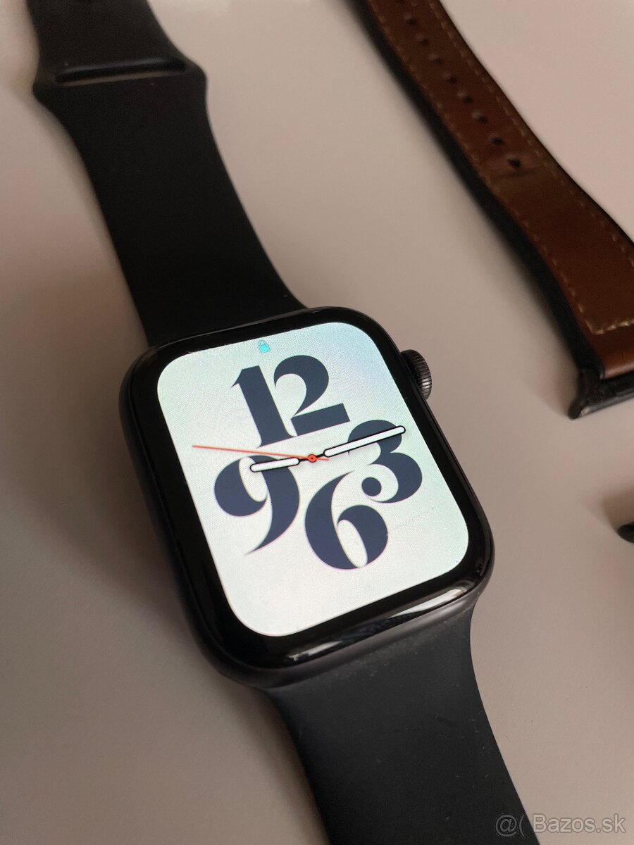 APPLE WATCH 5 44mm - 6