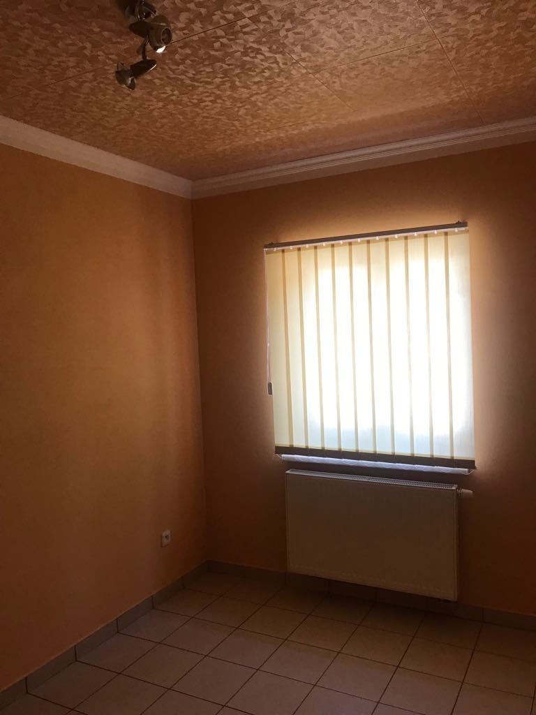 Dom na prenájom v centre Hurbanova, parkovisko pre 7 áut - 6