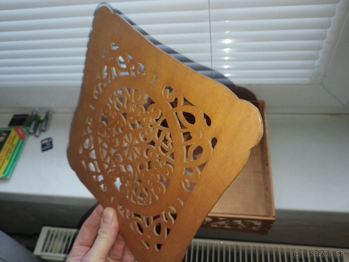 vyrezávaná drevená škatuľa - 6