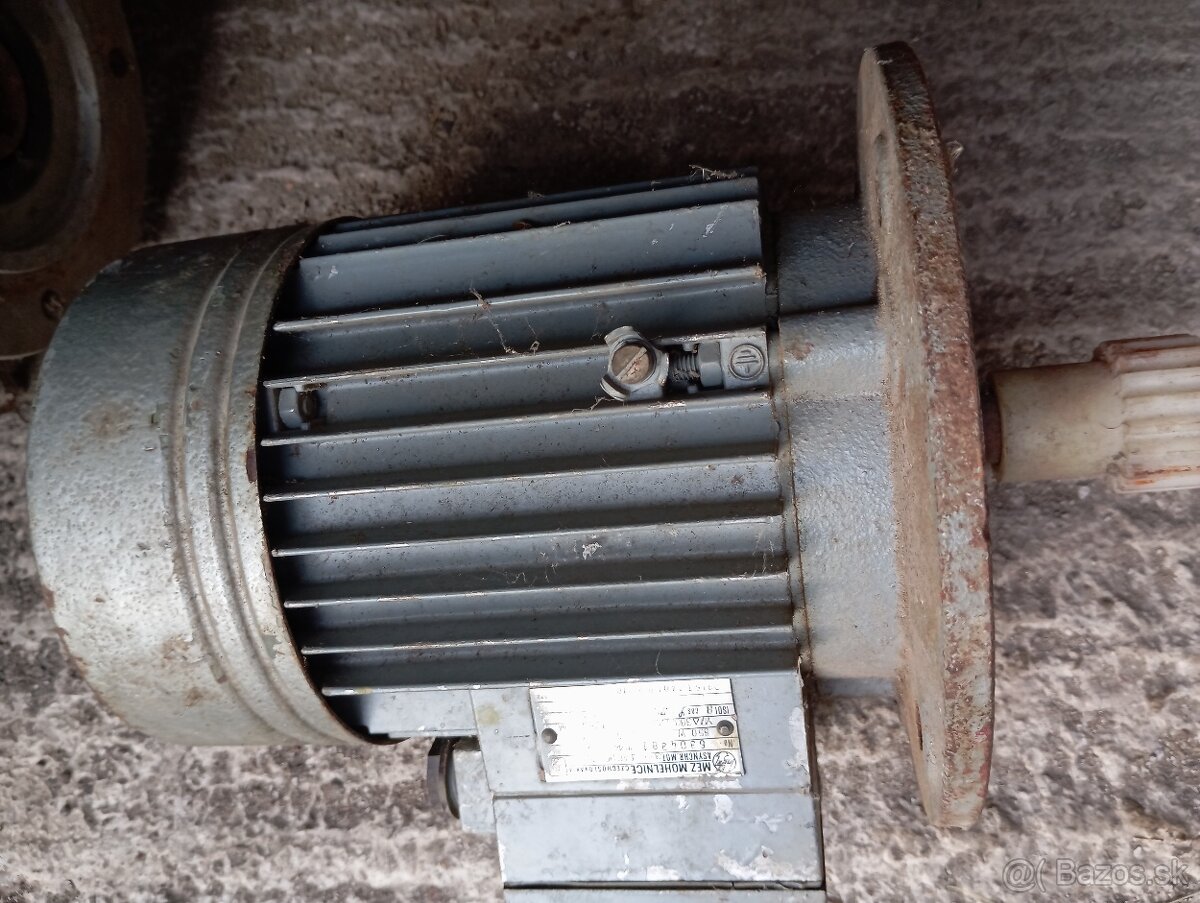 Elektromor s prevodovkou. - 6
