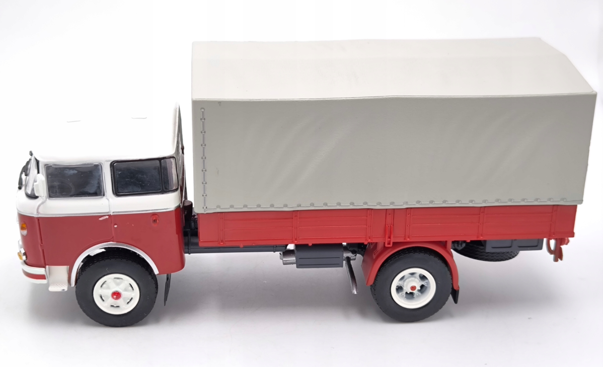 Škoda 706 RT 1:43 - 6