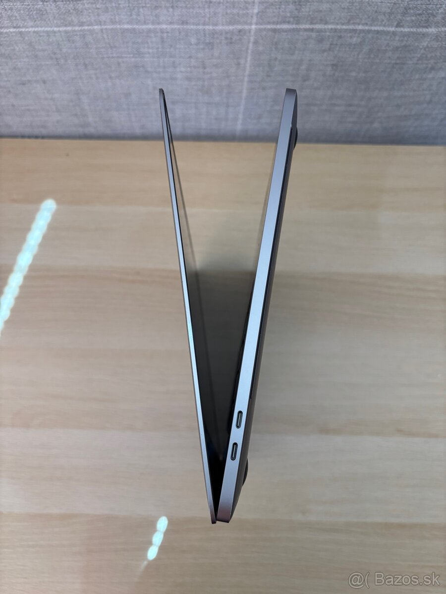 MacBook Pro 2019 16” CTO 64GB/1TB - 6