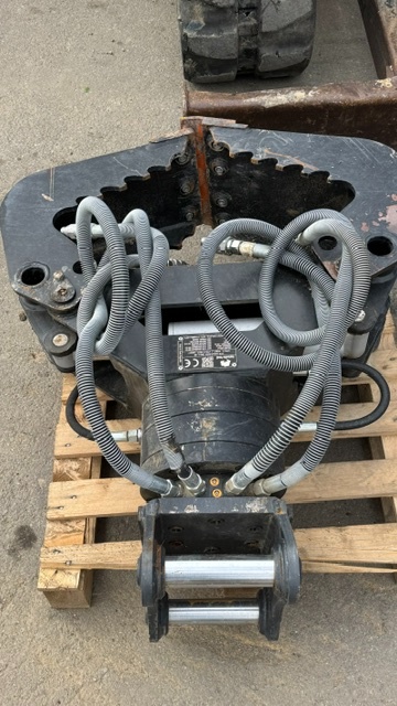 Pásový bagr CAT 305D CR - 6