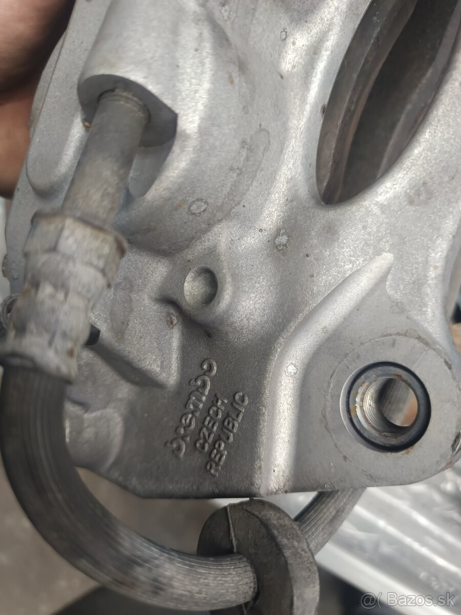 Predné strmene-Brembo 4-piest 345mm - 6