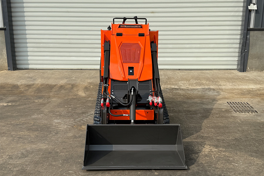 Predám pásový mininakladač o váhe 1580 kg - 6