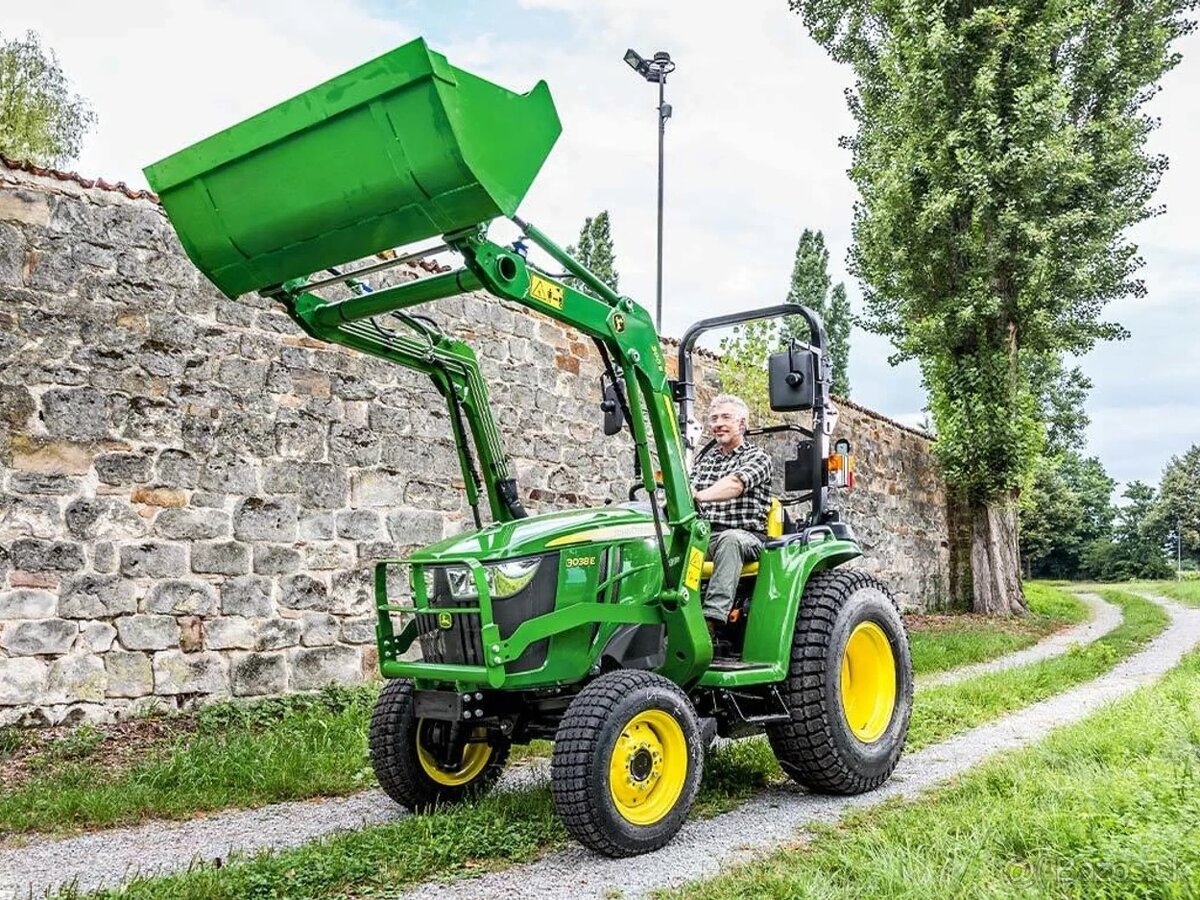 Predám traktor John Deere 3038E - 6