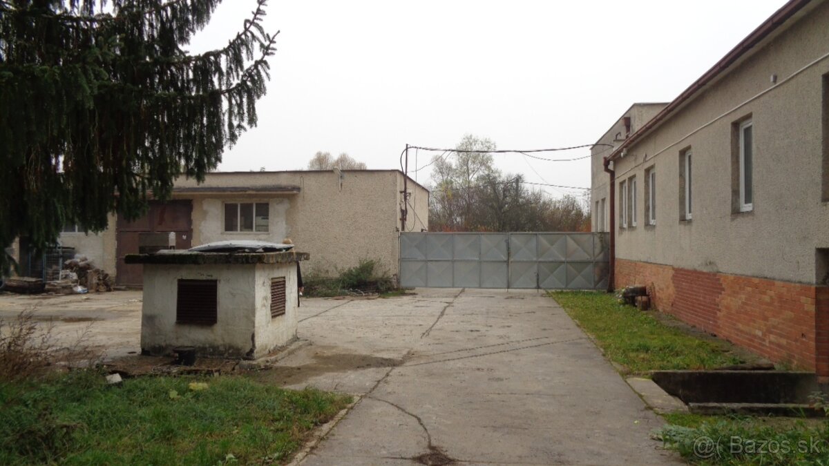 Kancelársky a skladový areál na okraji mesta. - 6
