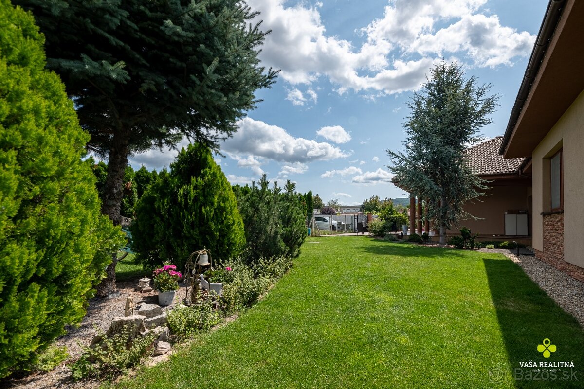 REZERVOVANÉ -Veľkorysé bývanie:6 izieb, sauna,krb a 1 599 m² - 6