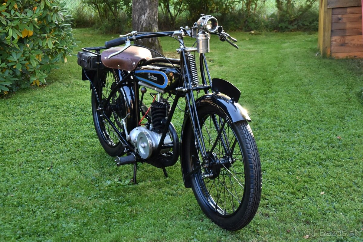 Sto let starý podrámový Peugeot - 6