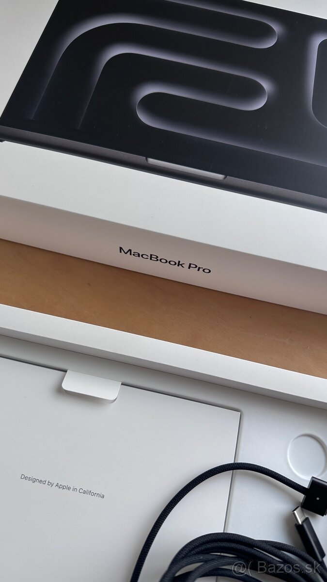 MacBook Pro 14" M5 -Cosmic Black -Úplne nový 16GB/ 1000 GB - 6
