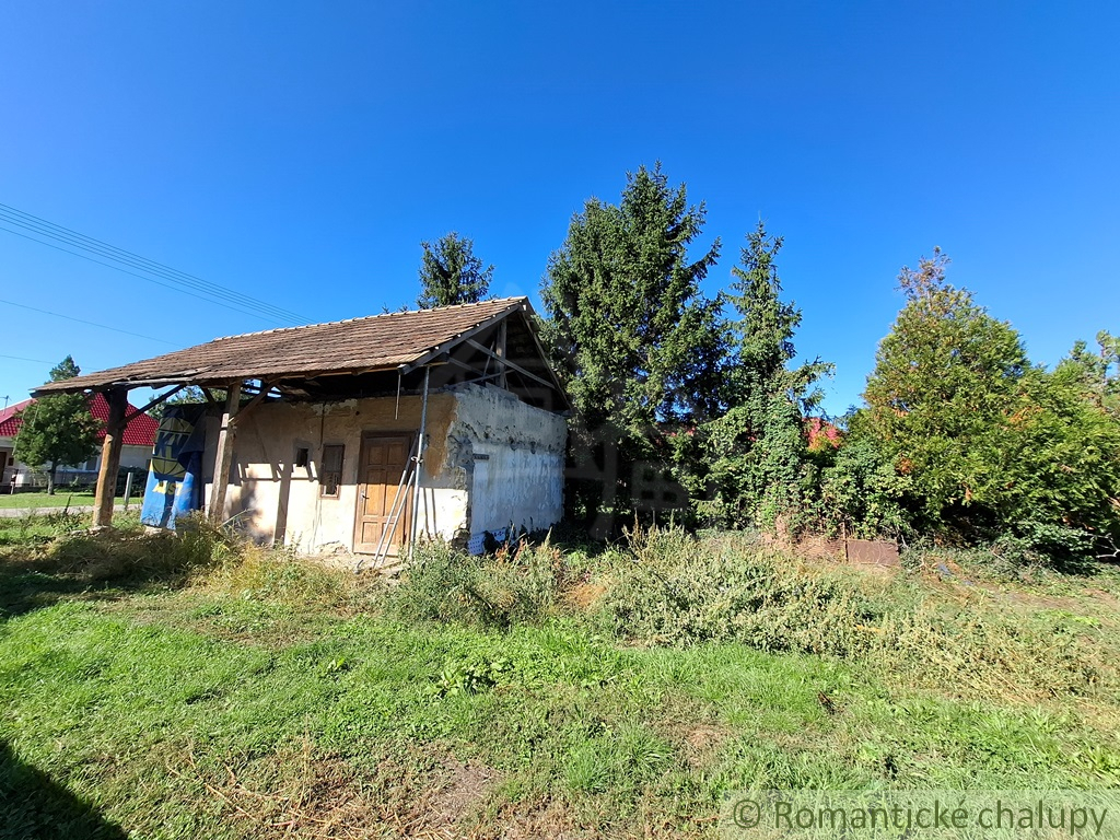 Pozemok so starým domom a inžinierskymi sieťami v obci Kra - 6