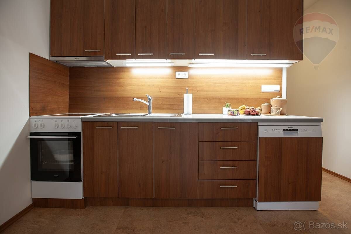 2-izbový byt s dvomi balkónmi, parkovaním a pivnicou – Kapln - 6