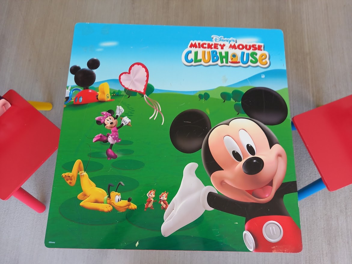Detský drevený stôl so stoličkami Mickey Mouse - 6