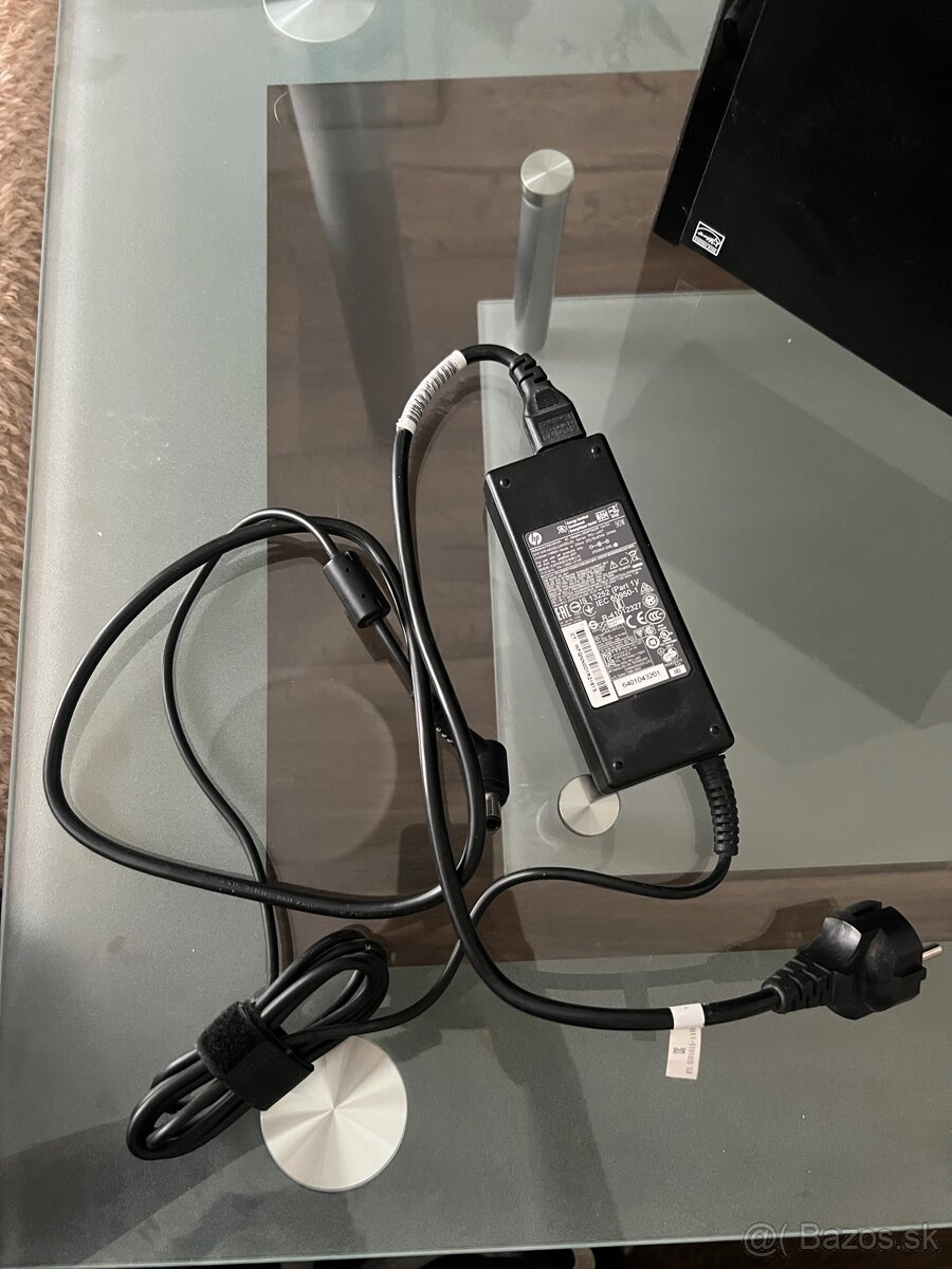 Starší stolný počítač HP - 6