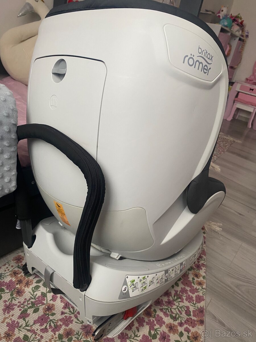Predám otočnou auto sedacku Britax römer - 6