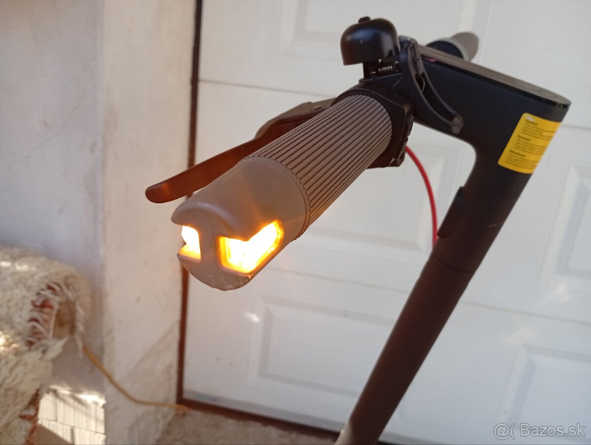 XIAOMI E SCOOTER (KOLOBEZKA) 4 A ESSENTIAL - 6