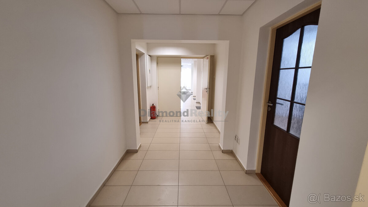 administratívna budova, pozemok - 6