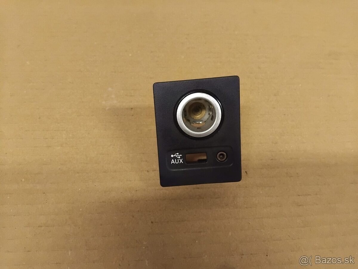 USB konektor - zásuvka AUX - 6