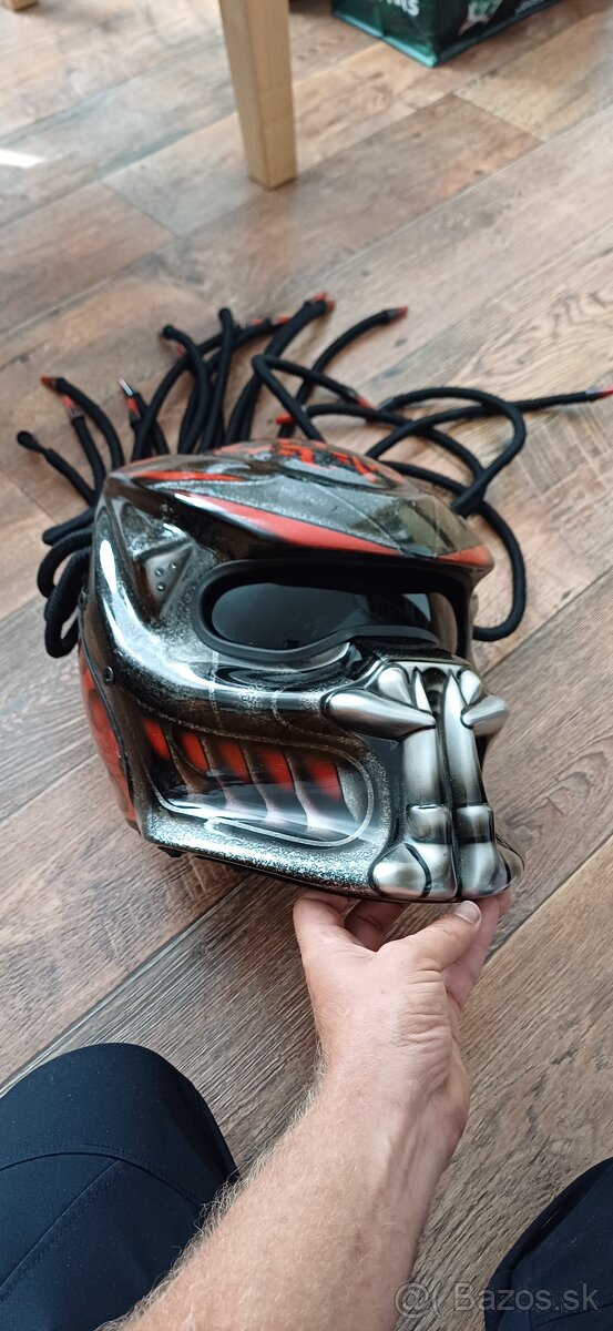 Predátor Prilba - 6