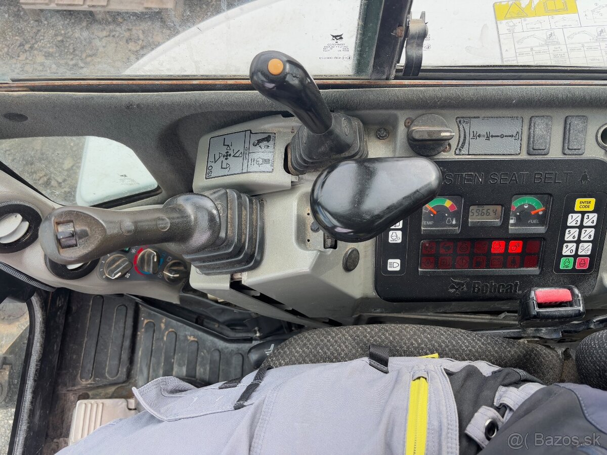 Pásové rypadlo / bagr / Bobcat E35, hmotnost 3.4 t - 6