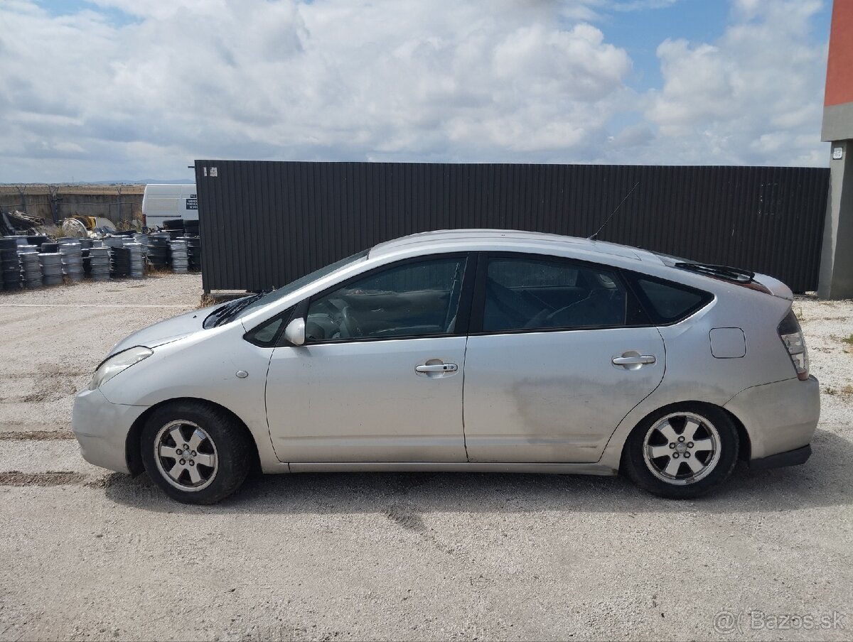 Toyota Prius Hybrid Rozpredám - 6