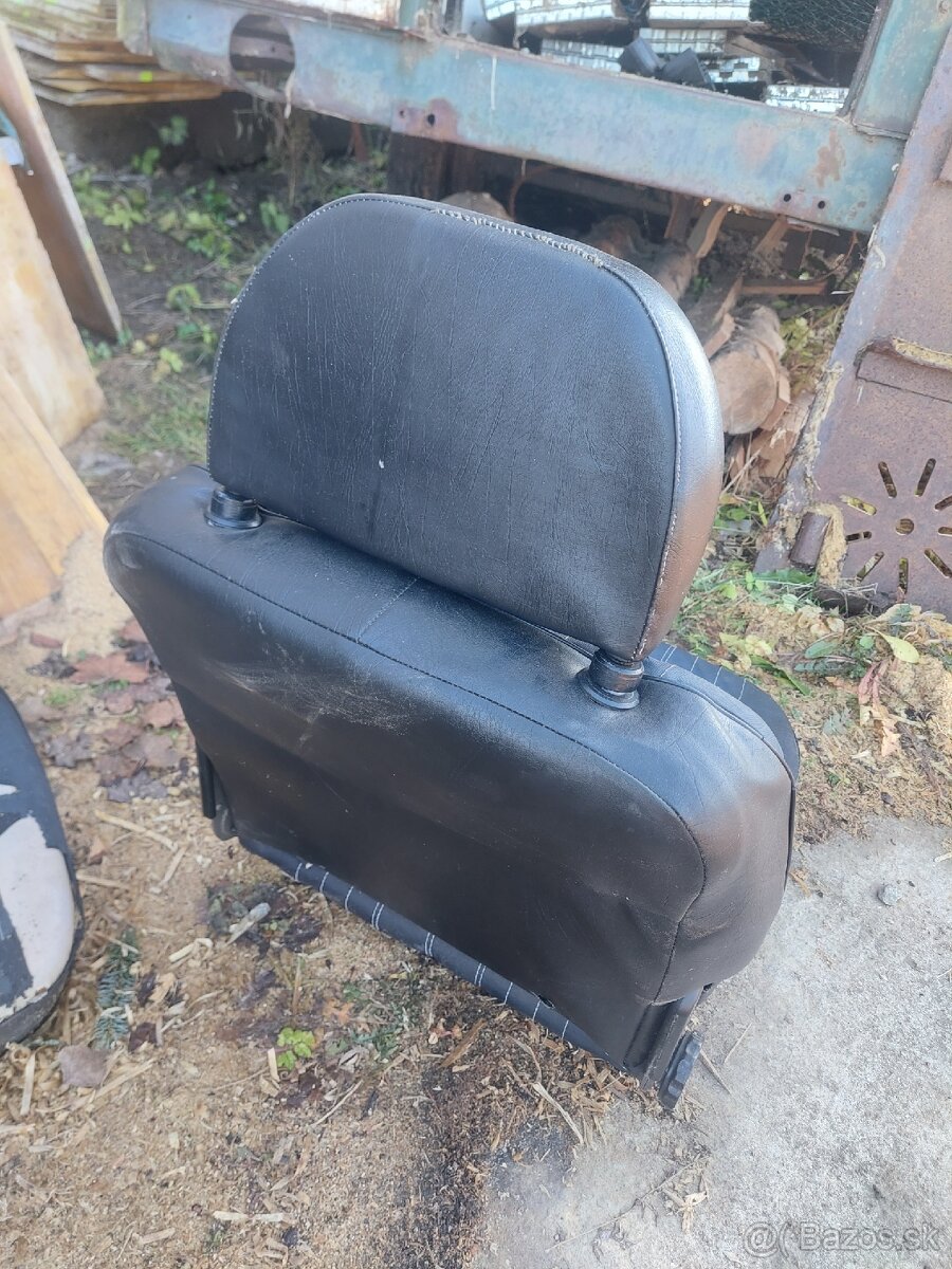 Sedacky skoda 105s - 6