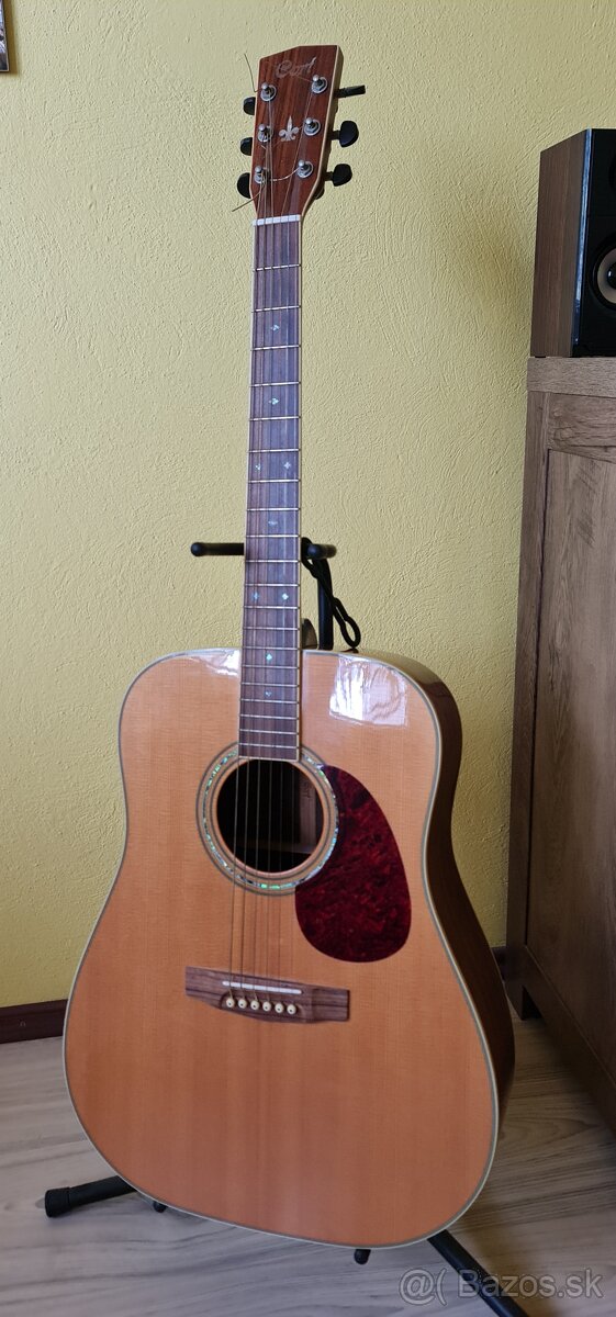Akustická gitara CORT - 6