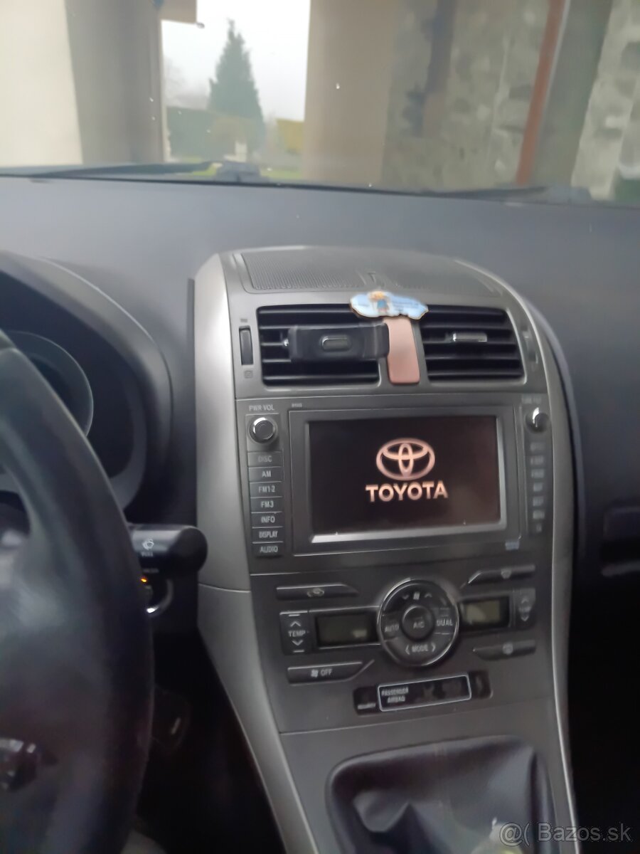 Predám Toyota Auris 1,6 benzín - 6