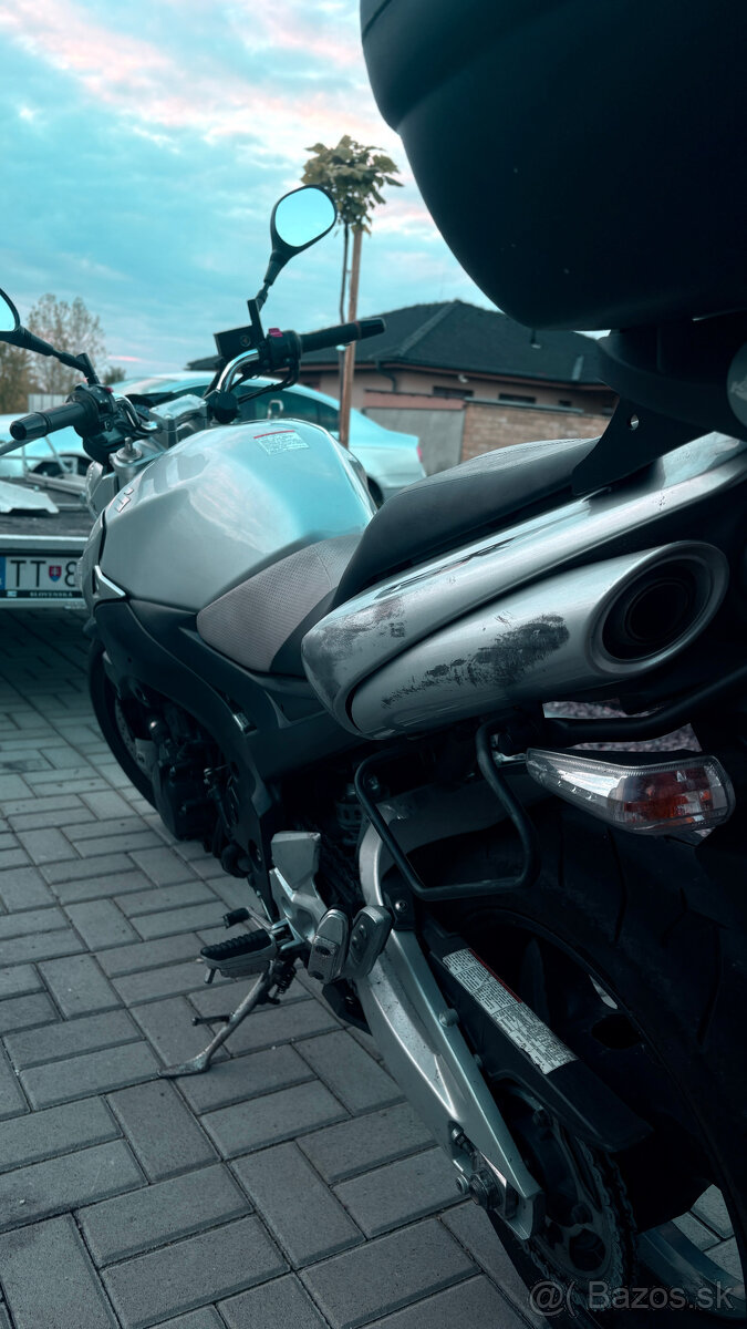 Suzuki GSR 600 - 6