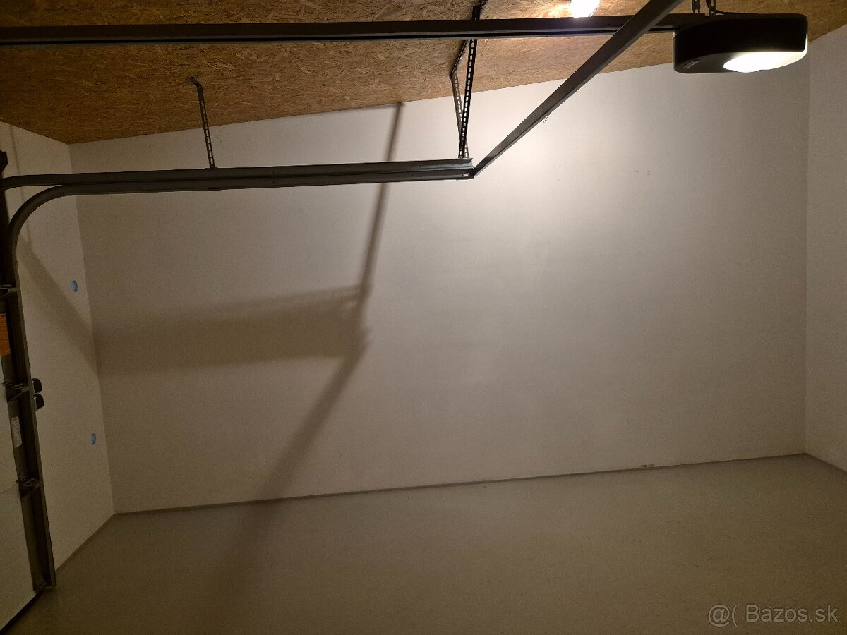 Garáž na predaj- 22,25 m² - 6