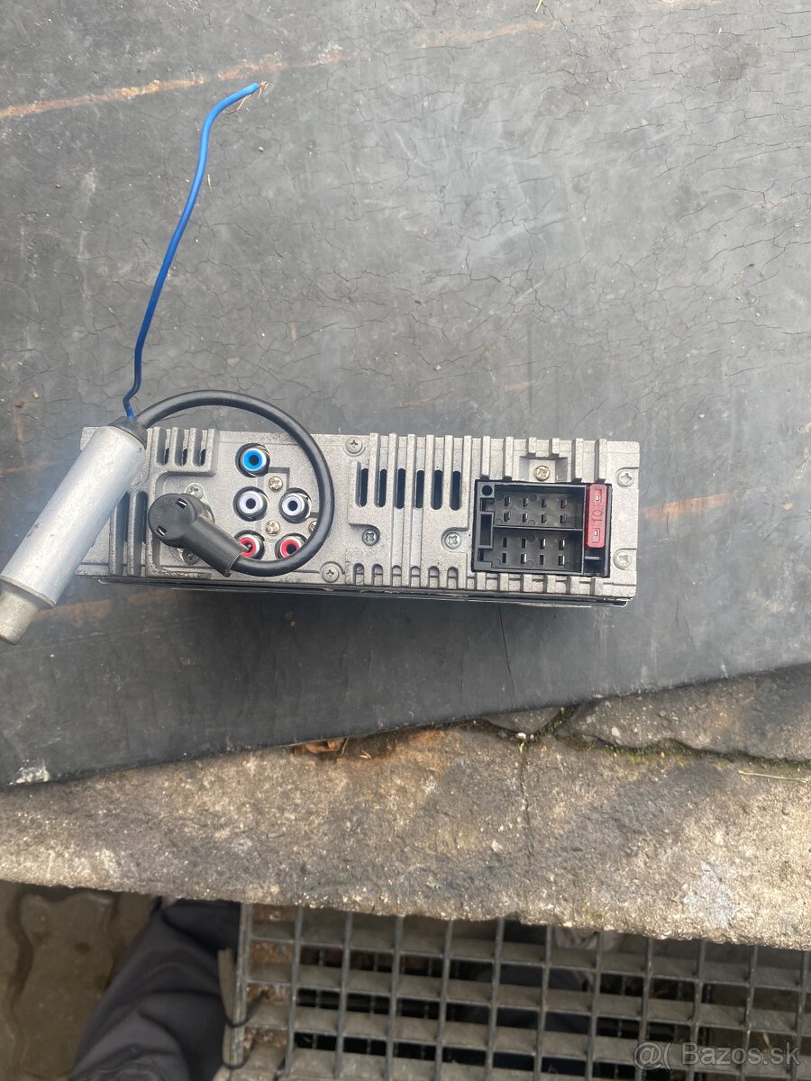 Predám 2ks autorádia sencor a JVC - 6