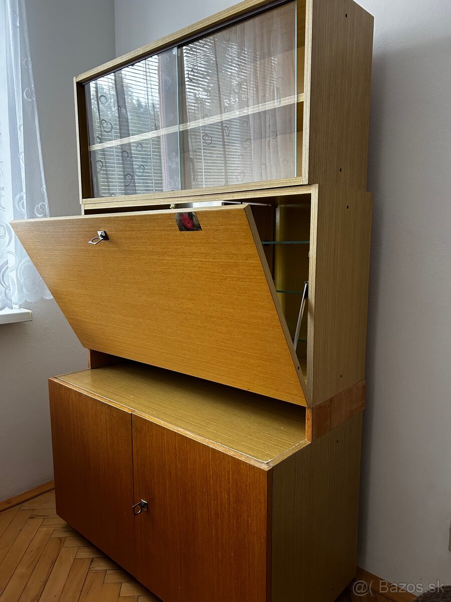 Skriňa, TV stolík, perinák, kreslá, sekretáre - 6