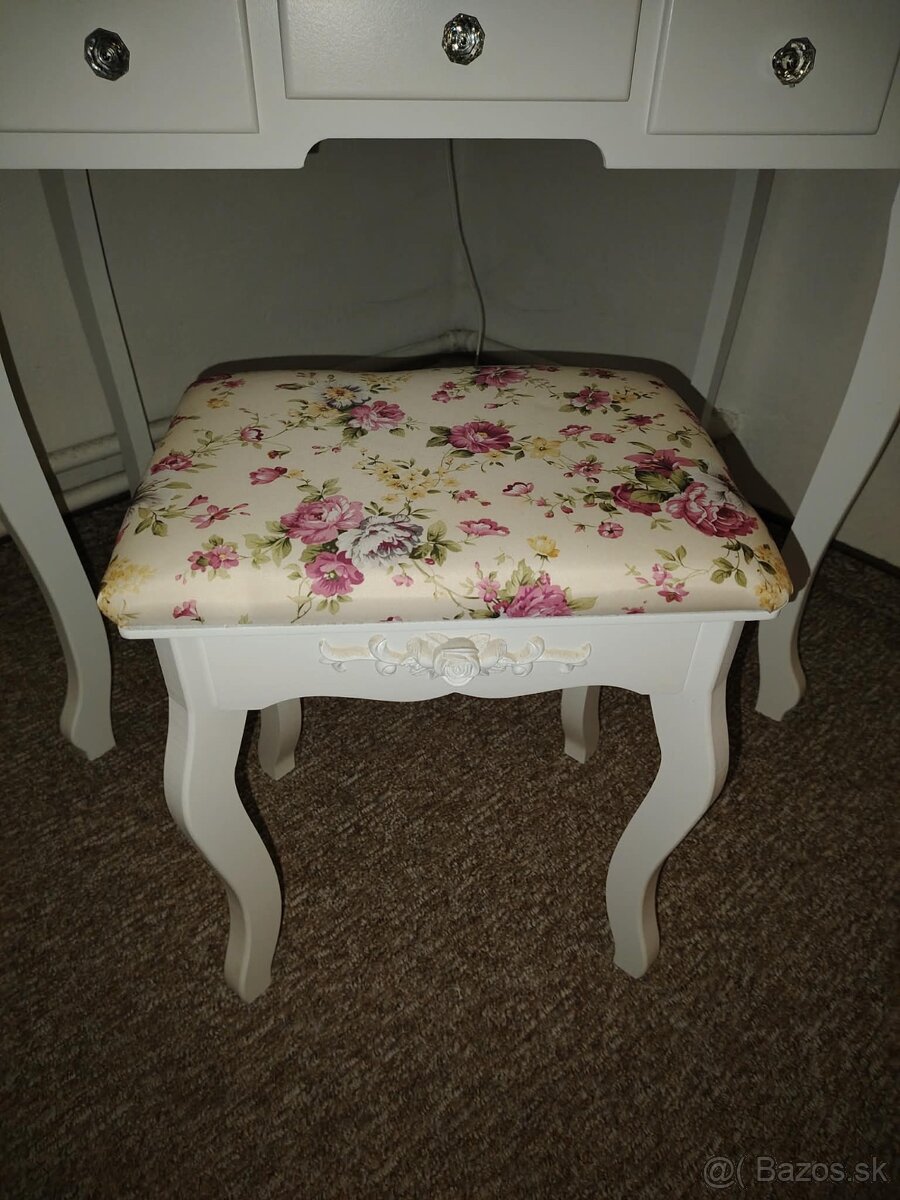 Kozmetický stolík s taburetkou - 6