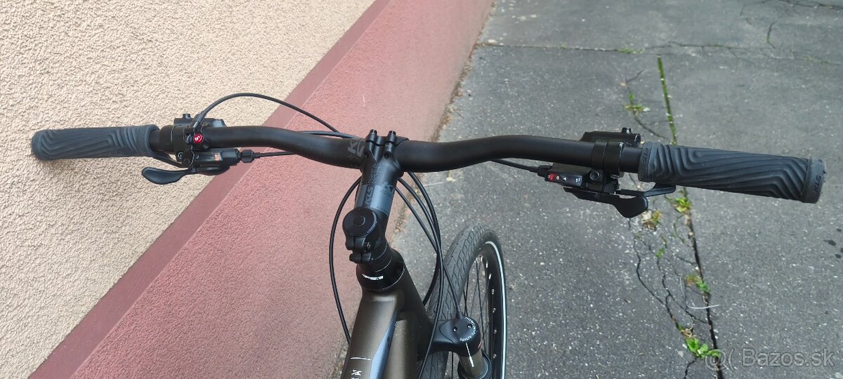 Predám krosový bicykel CUBE cross,kolesá:28" - 6