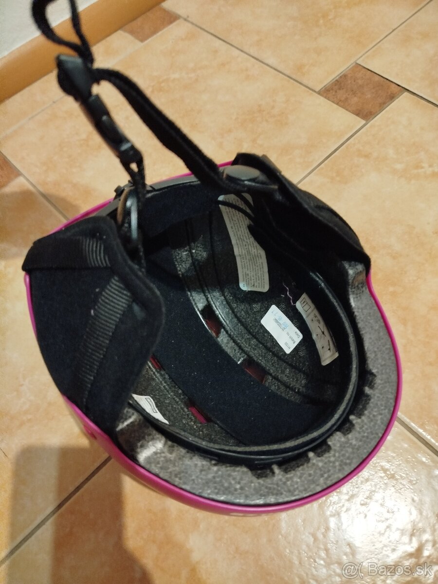 Prilba na sánkovanie a korčuľovanie - 6