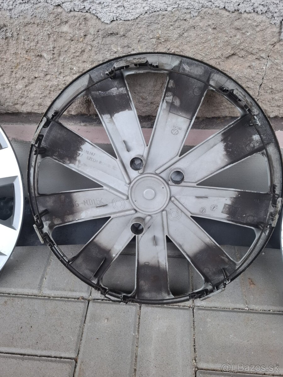 Zachovale puklice VW GROUP / Volkswagen R16. - 6