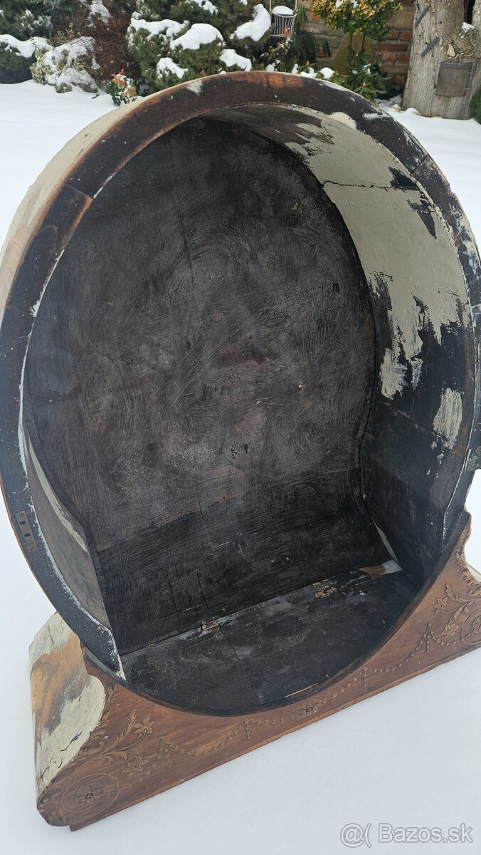 Skrinka na sochu,Nika - 6