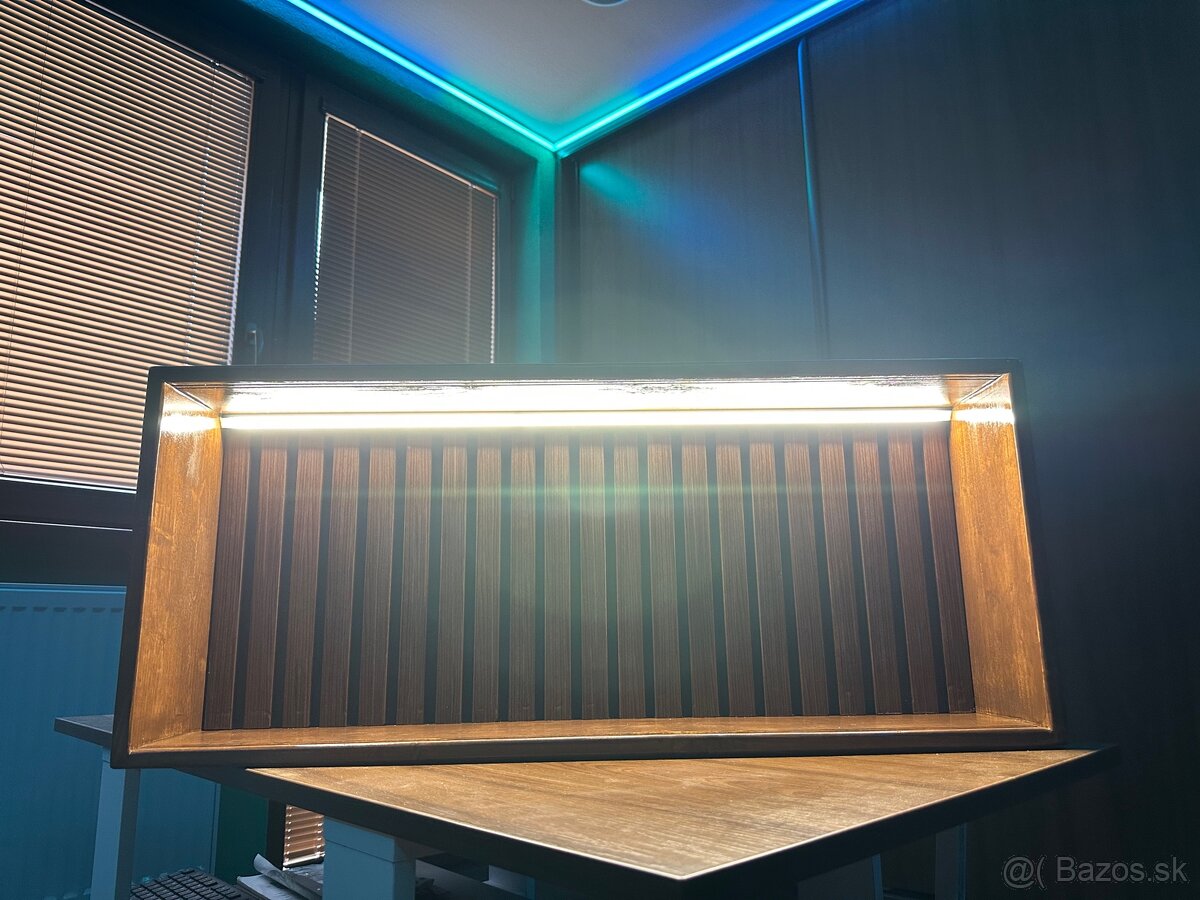 Podsvietená vytrína/polica - 6