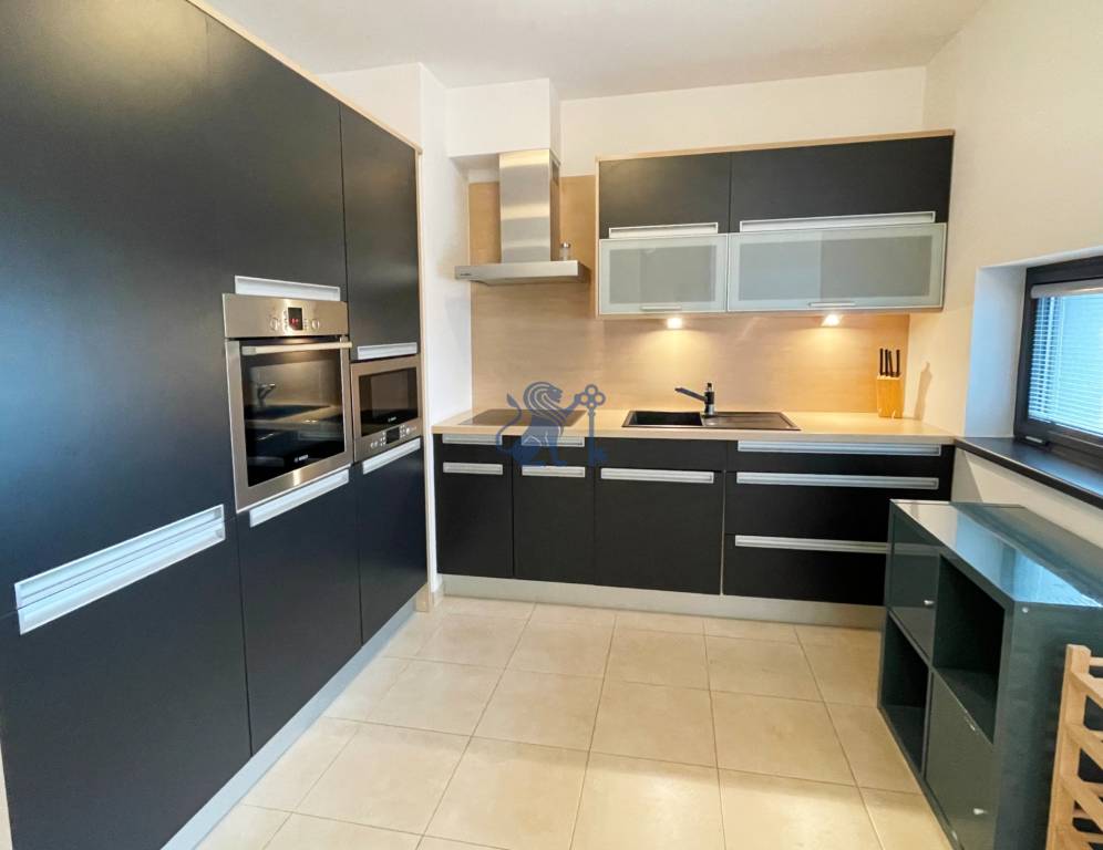 Na prenájom veľký 2- izb. byt na začiatku Koliby s terasou a - 6