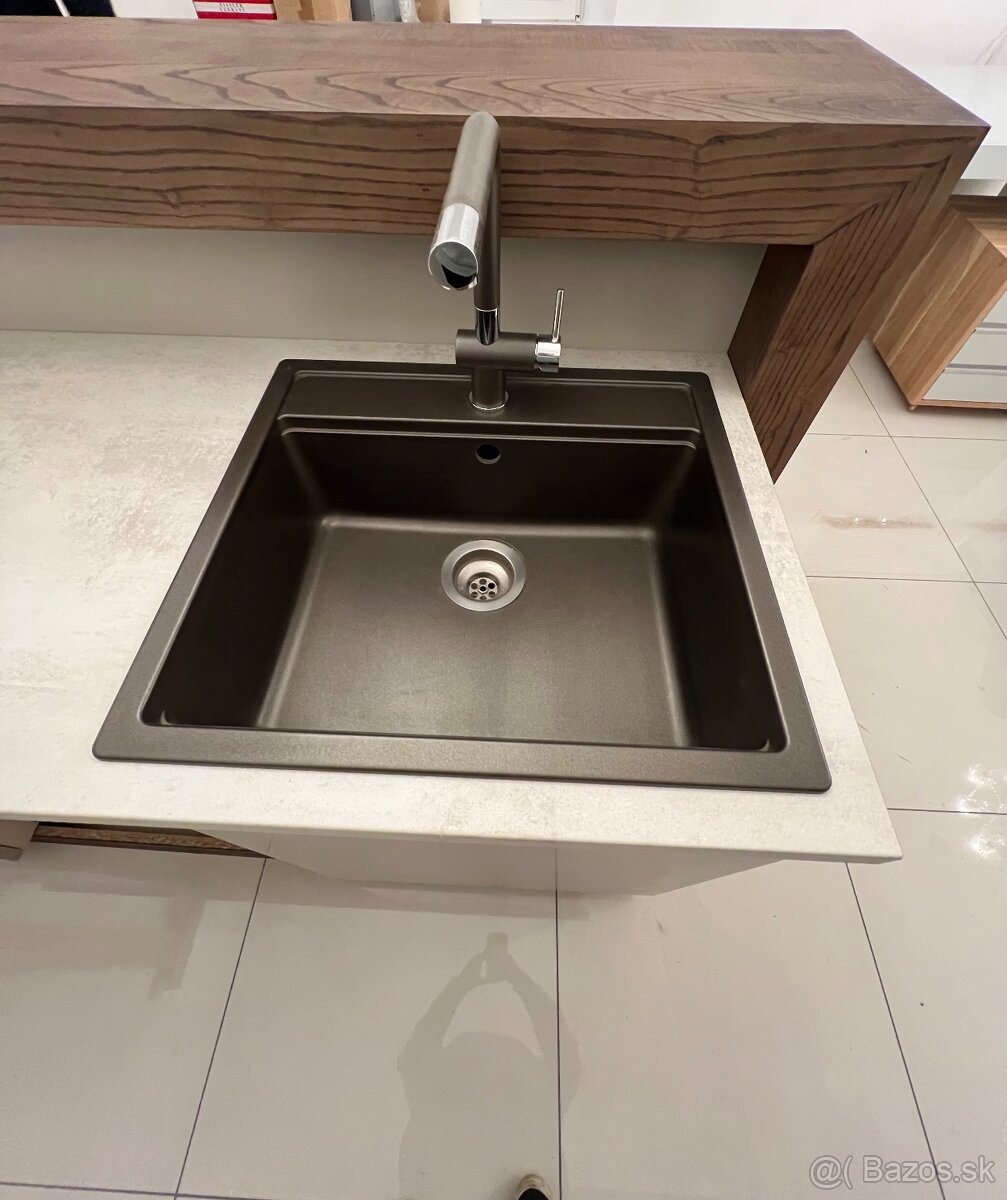 Nova kuchynska linka vystavena v predajni - 6