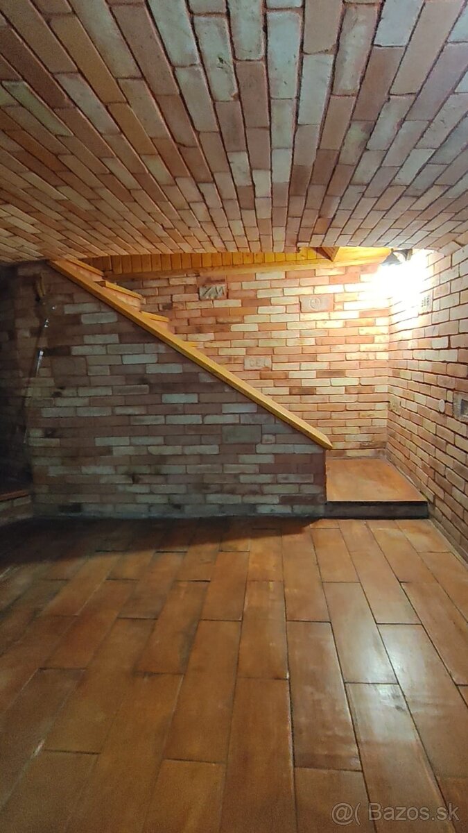 VÝRAZNE ZNÍŽENÁ CENA PREDAJ RODINNÉHO DOMU V KOMÁRNE - 6