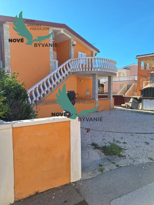 Na predaj dom v druhej rade od mora s výhľadom na more, len - 6