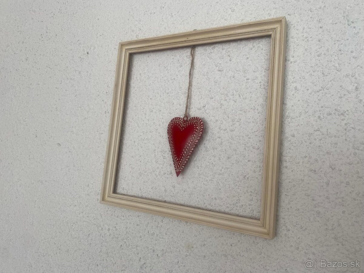 Starý drevený rám a kovové srdiečko - 6