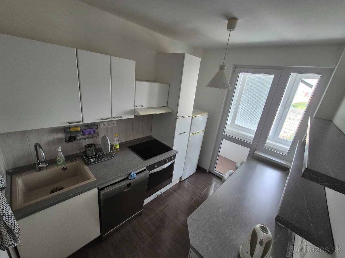 Prenajmeme 3 izb byt na Hrobákovej ulici - 6