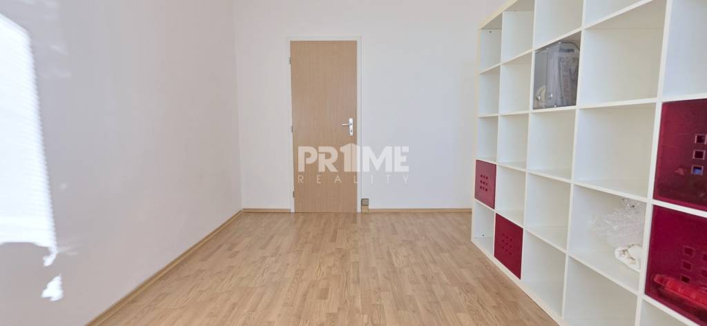 Pekný 3i byt, 3 X NEPRIECHODNÁ IZBA, LOGGIA, Furdekova ulica - 6