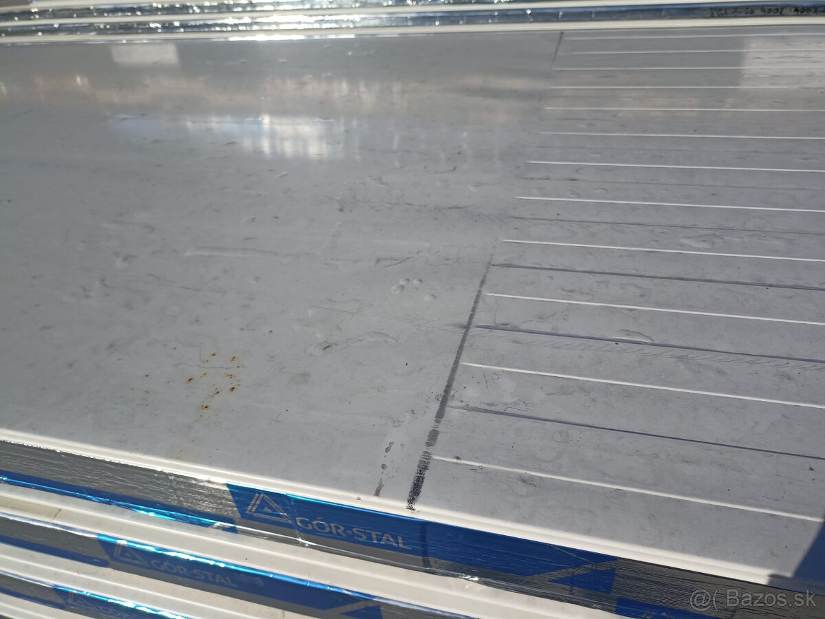 Sendvičové panely s PIR III TRIEDA - 6