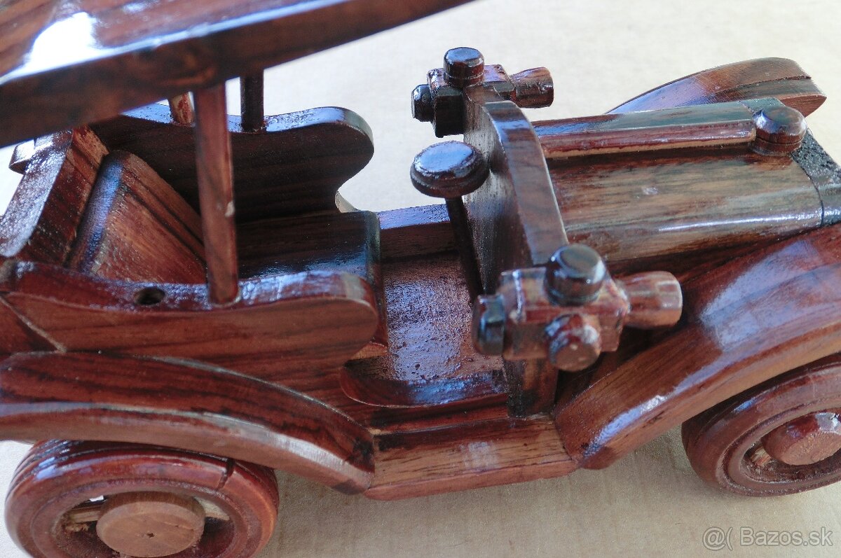Drevený model auta. - 6