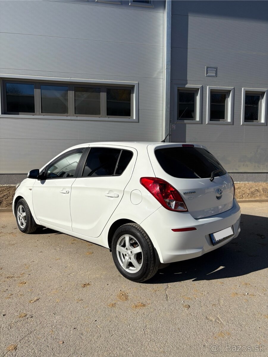 Hyundai i20 1.2 benzín (2013)- len 87 000km, nová STK a EK - 6